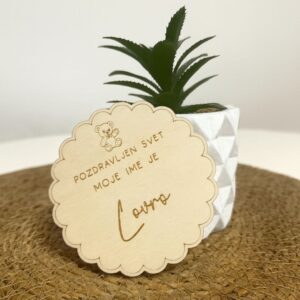 Lesena oznanitvena tablica »Pozdravljen svet« – personalizirana