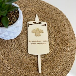 Lesena sveča z gravuro – trajna spominska sveča za grob