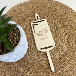 Lesena sveča z gravuro – trajna spominska sveča za grob