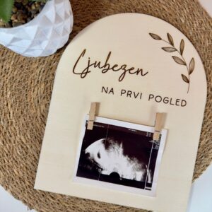 Leseni okvir za UZ fotografijo – “Ljubezen na prvi pogled”